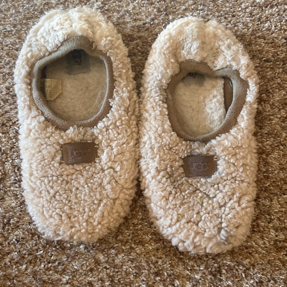 Uggs slippers